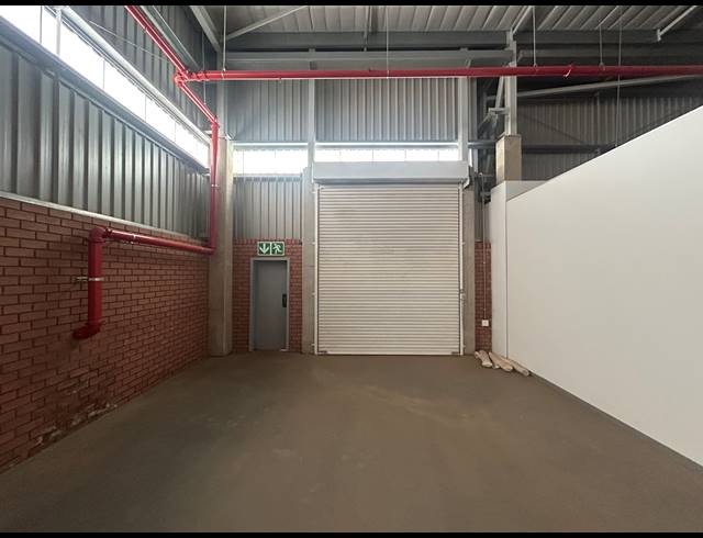 676M² WAREHOUSE TO LET IN CLAYVILLE